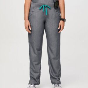 Figs Women’s Kade Cargo Scrub Pants In Graphite Gray Small Petite